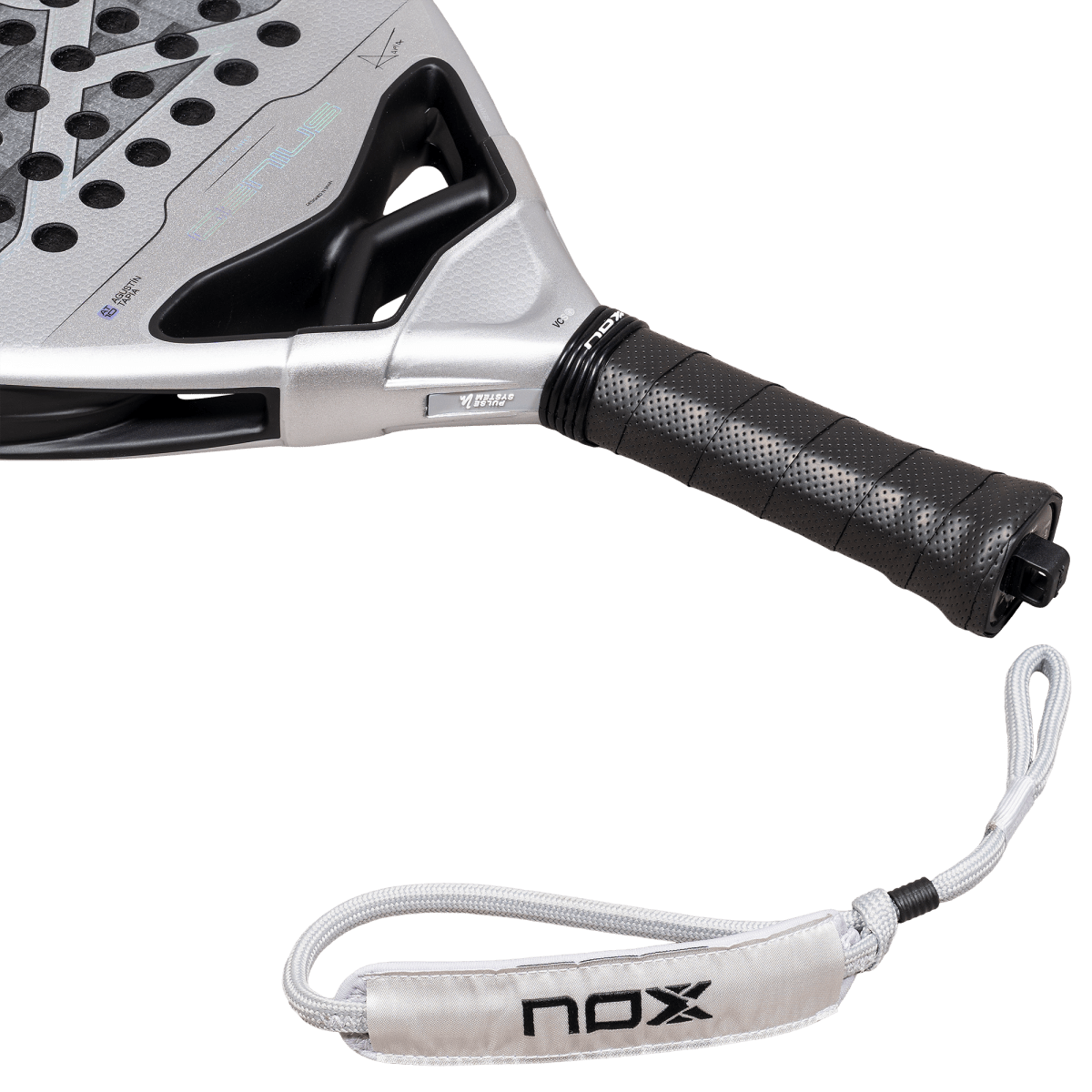 Raquette de padel NOX Genius 12K Alum XTREM 2027 by Agustín Tapia, détail du manche et de la dragonne