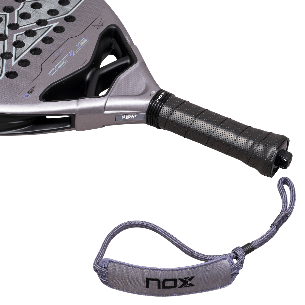 Raquette de padel NOX Genius Attack 18K Alum 2027 by Agustín Tapia, détail du manche et de la dragonne