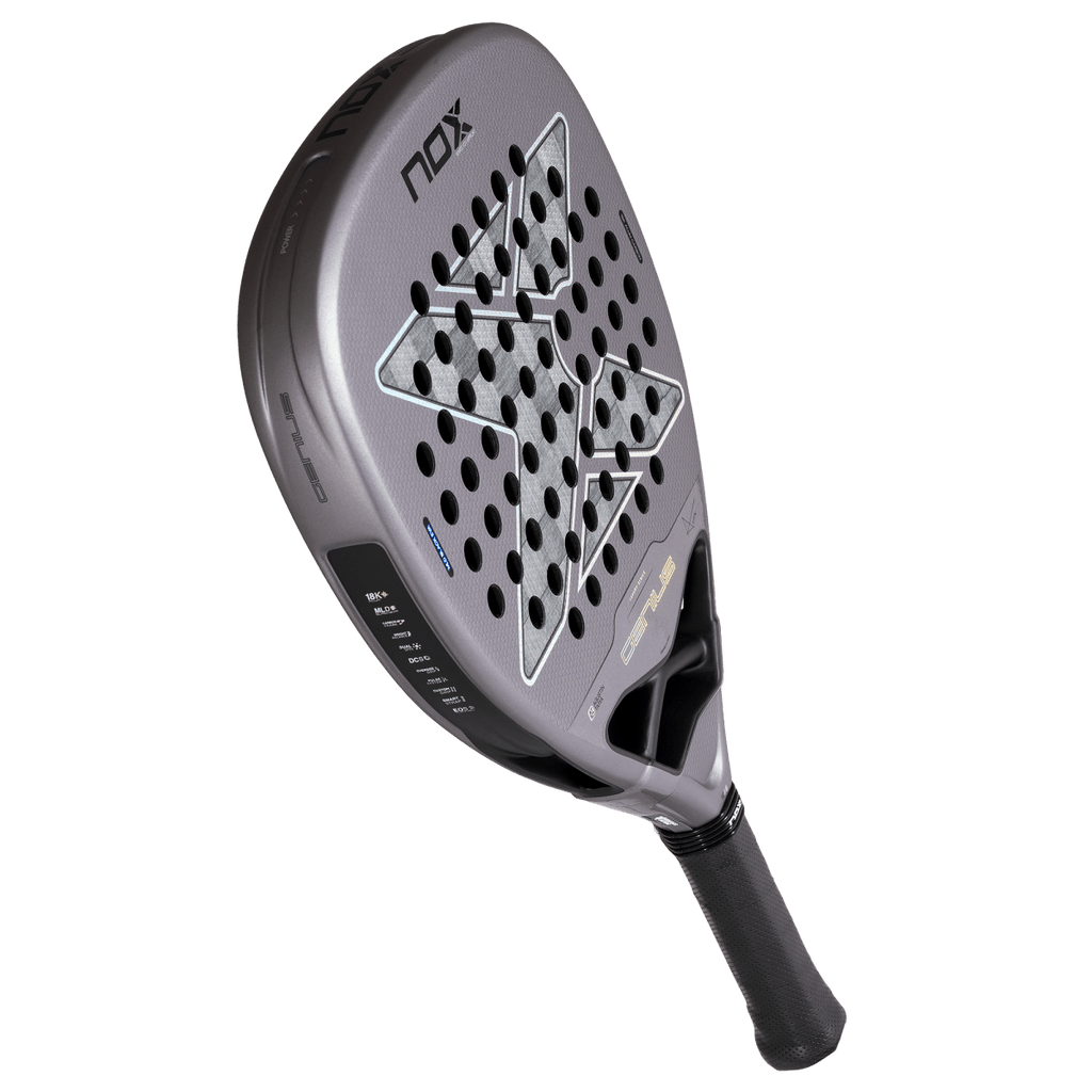 Raquette de padel NOX Genius Attack 18K Alum 2027 by Agustín Tapia, vue penchée