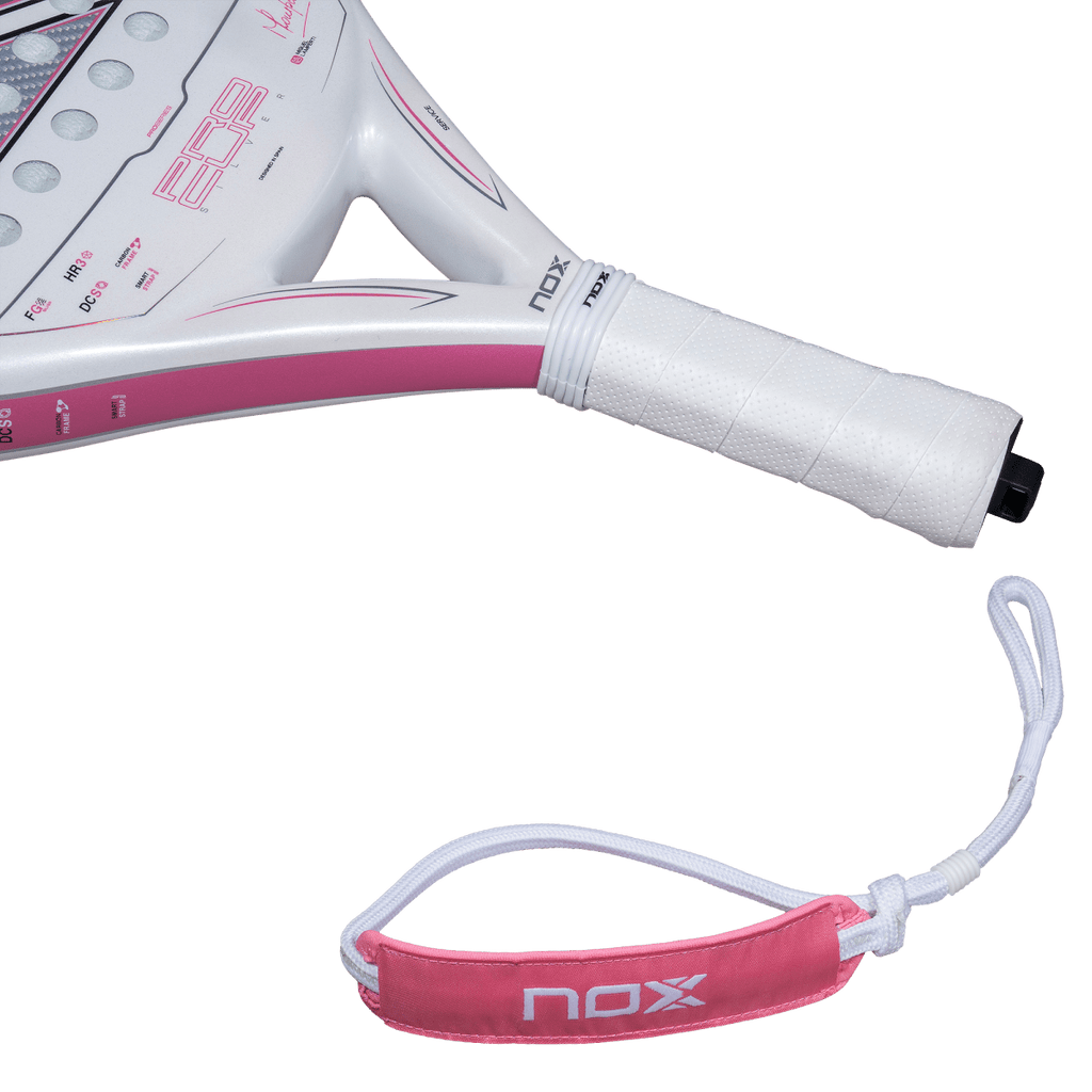 Raquette de padel NOX ML10 Pro Cup Silver 2027 by Miguel Lamperti, détail du manche et de la dragonne