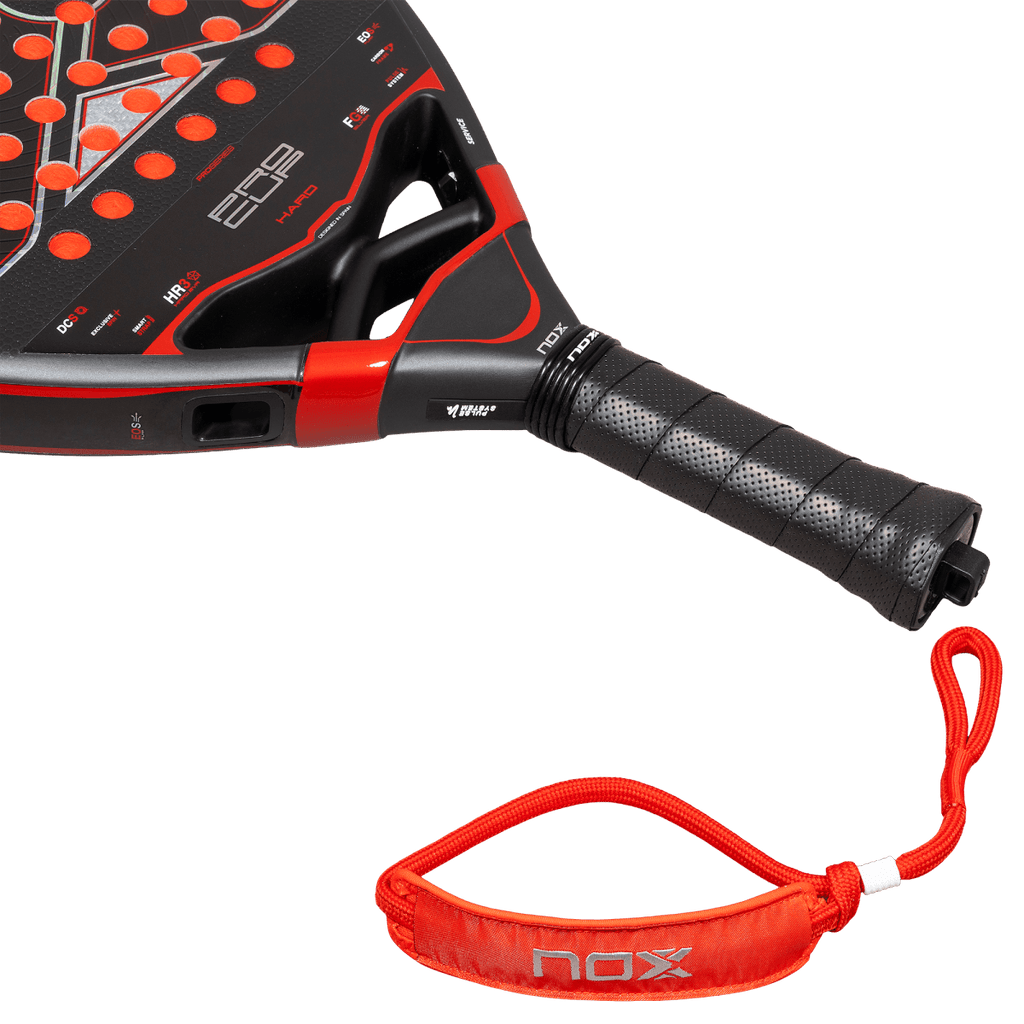 Raquette de padel NOX Pro Cup HARD 2027 by Agustín Tapia, détail du manche et de la dragonne