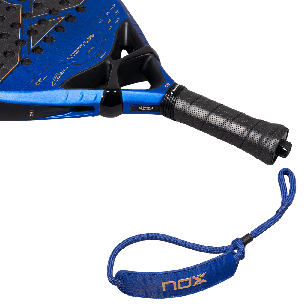 Raquette de padel NOX Ventus Hybrid 12K XTREM 2027 by Edu Alonso, détail du manche et de la dragonne